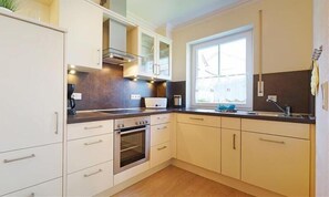 Luxury-Suite | Eigene Küche | Kühlschrank, Mikrowelle, Herdplatte, Wasserkocher mit Kaffee-/Teezubehör