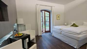 Superior Double Room, 1 King Bed, Garden Area | Soundproofing, iron/ironing board, free WiFi, bed sheets