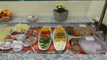 Desayuno buffet todos los días (EUR 6 por persona)