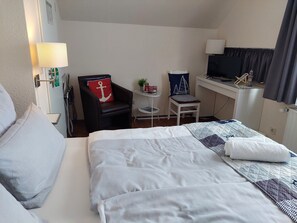 Basic Double Room (external bathroom)