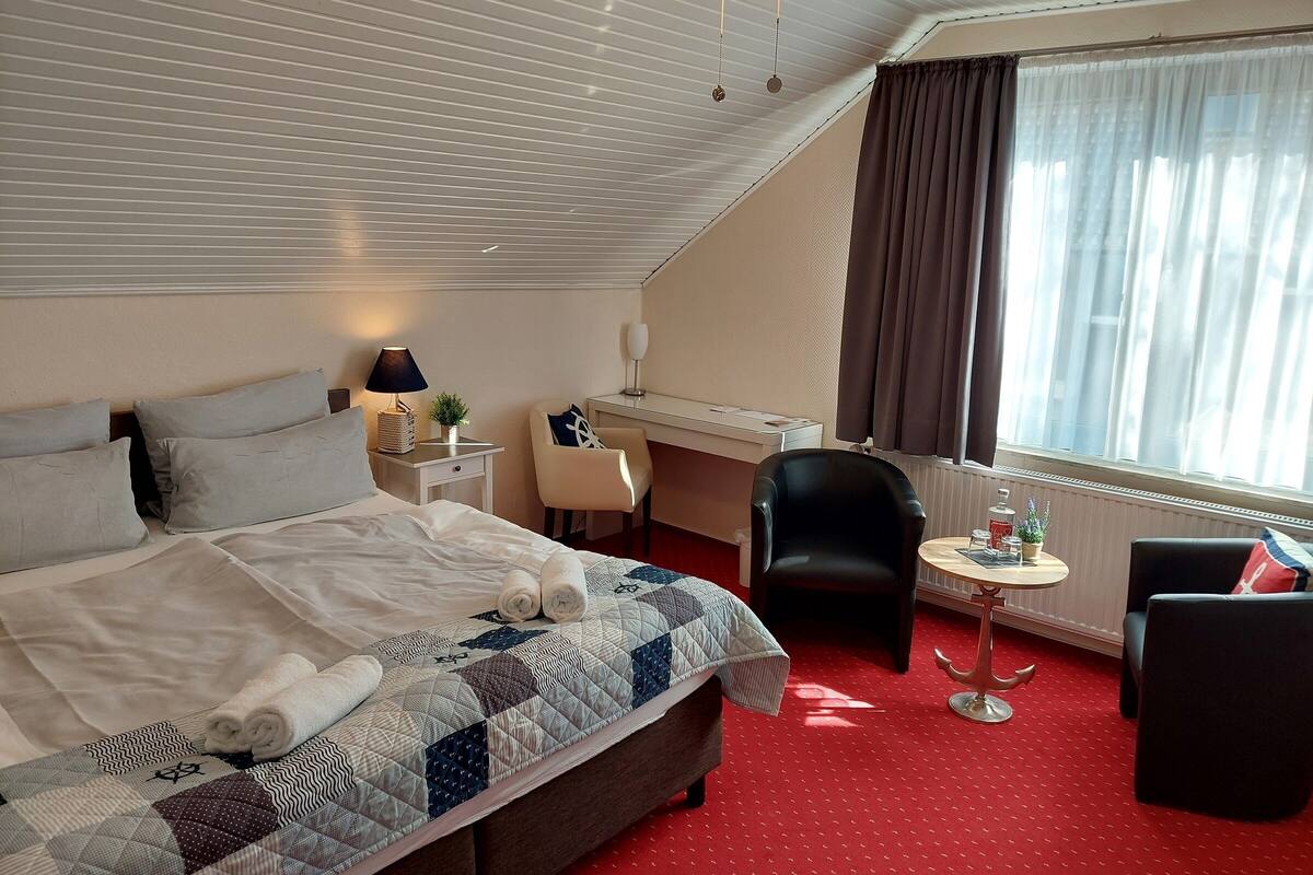 Double room, bathtub and shower