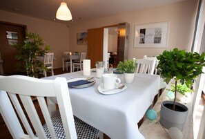 Komplett frokost hver dag (EUR 12 per person)