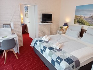 Junior Suite | Premium bedding, blackout curtains, free WiFi, bed sheets - Hotel Rosmarin Garni (Bad Zwischenahn)