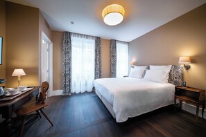 Habitación Confort | Ropa de cama de alta calidad y caja de seguridad en la habitación 