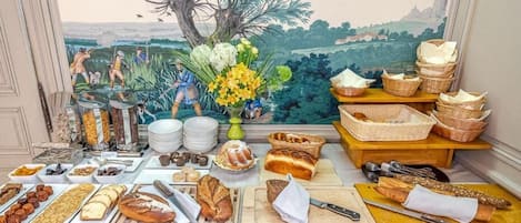 Petit déjeuner buffet (25 EUR par personne)