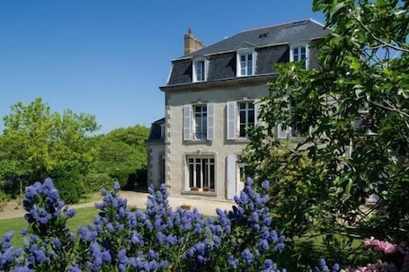 Exterior. Maison de la Garenne & Spa