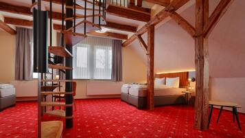 Comfort Quadruple Room | In-room safe, desk, blackout curtains, free WiFi