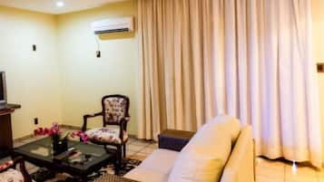 Suite (Master) | Living room | LCD TV