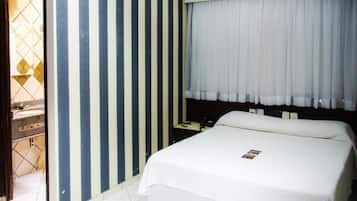 Enkeltrom – deluxe | Minibar, safe på rommet, individuelt innredet og skrivebord