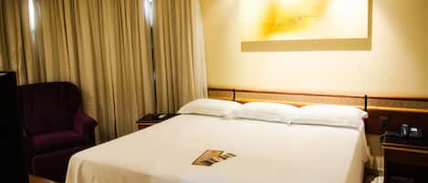 Suite (Master) | Minibar, Zimmersafe, individuell eingerichtet, Schreibtisch