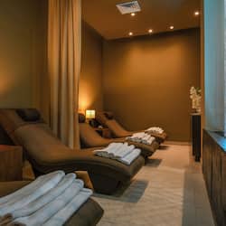 Sauna, hot tub, steam room, body treatments, aromatherapy