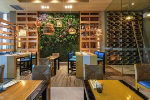 5 restaurants; breakfast, lunch, and dinner served - Generations Riviera Maya Oceanfront Family Resort, All & More Inclusive (Playa del Carmen)