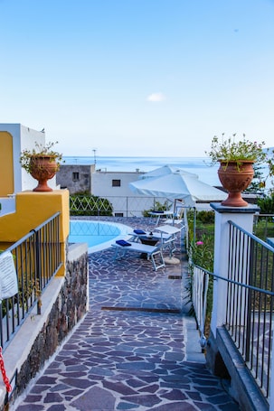 Seasonal outdoor pool, an infinity pool, pool umbrellas, sun loungers