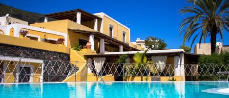 Seasonal outdoor pool, an infinity pool, pool umbrellas, sun loungers