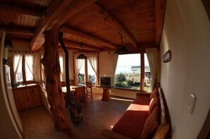 Caja de seguridad en la habitación, escritorio y cortinas blackout