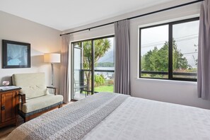 Double Room, Pet-Friendly, Harbor View | Blackout drapes, iron/ironing board, free WiFi, bed sheets - Tofino Motel Harborview (Tofino)