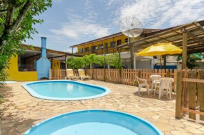 2 outdoor pools, pool umbrellas, pool loungers - Recanto Dom Arthur (Itapema)