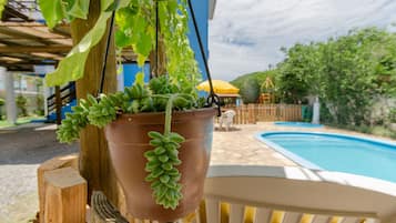2 piscinas al aire libre, sombrillas, sillones reclinables de piscina