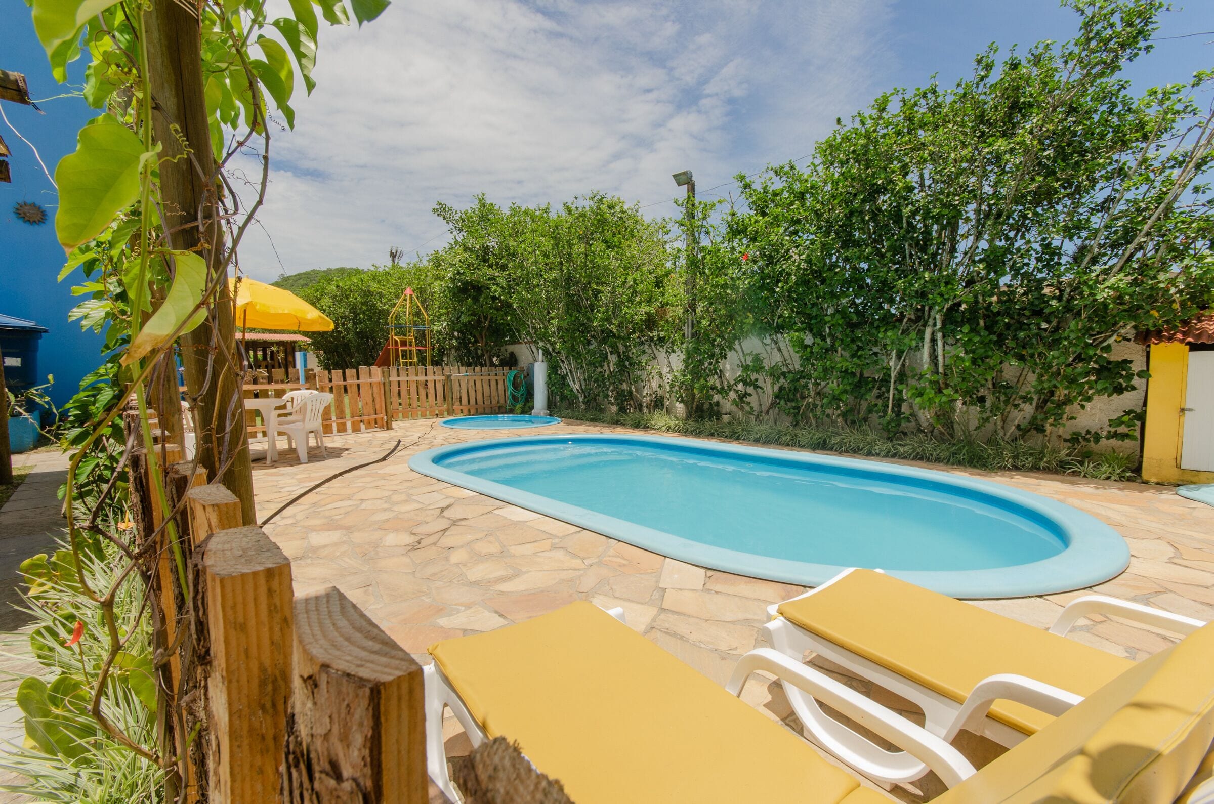 2 piscinas al aire libre, sombrillas, sillones reclinables de piscina