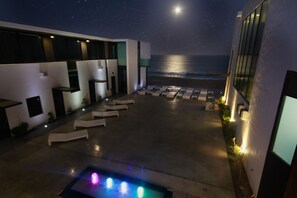 Terrace/patio - Vidasoul Hotel and Crossroads Country Club Restaurant (Vinorama)