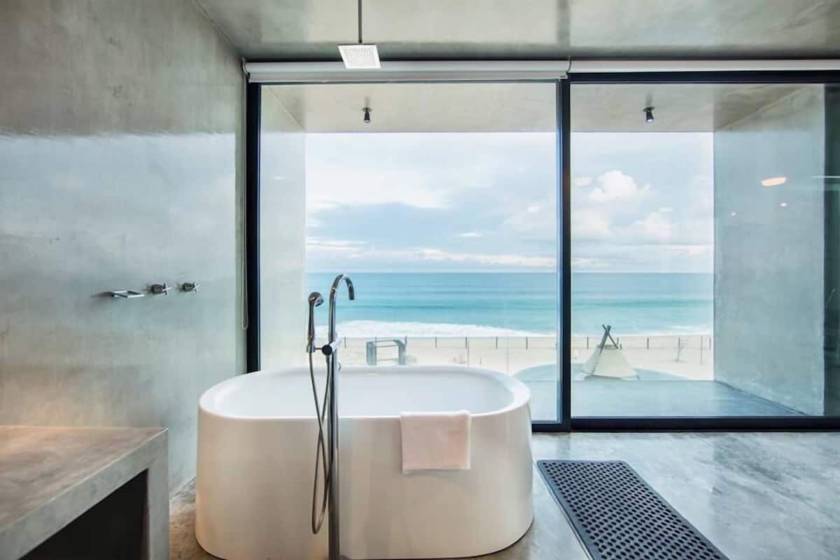Honeymoon Studio Suite, Sea View | Deep soaking bathtub