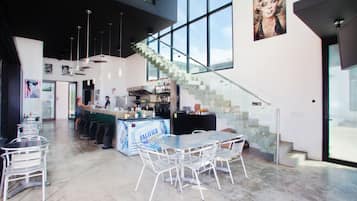 Se sirven desayunos, comidas y cenas