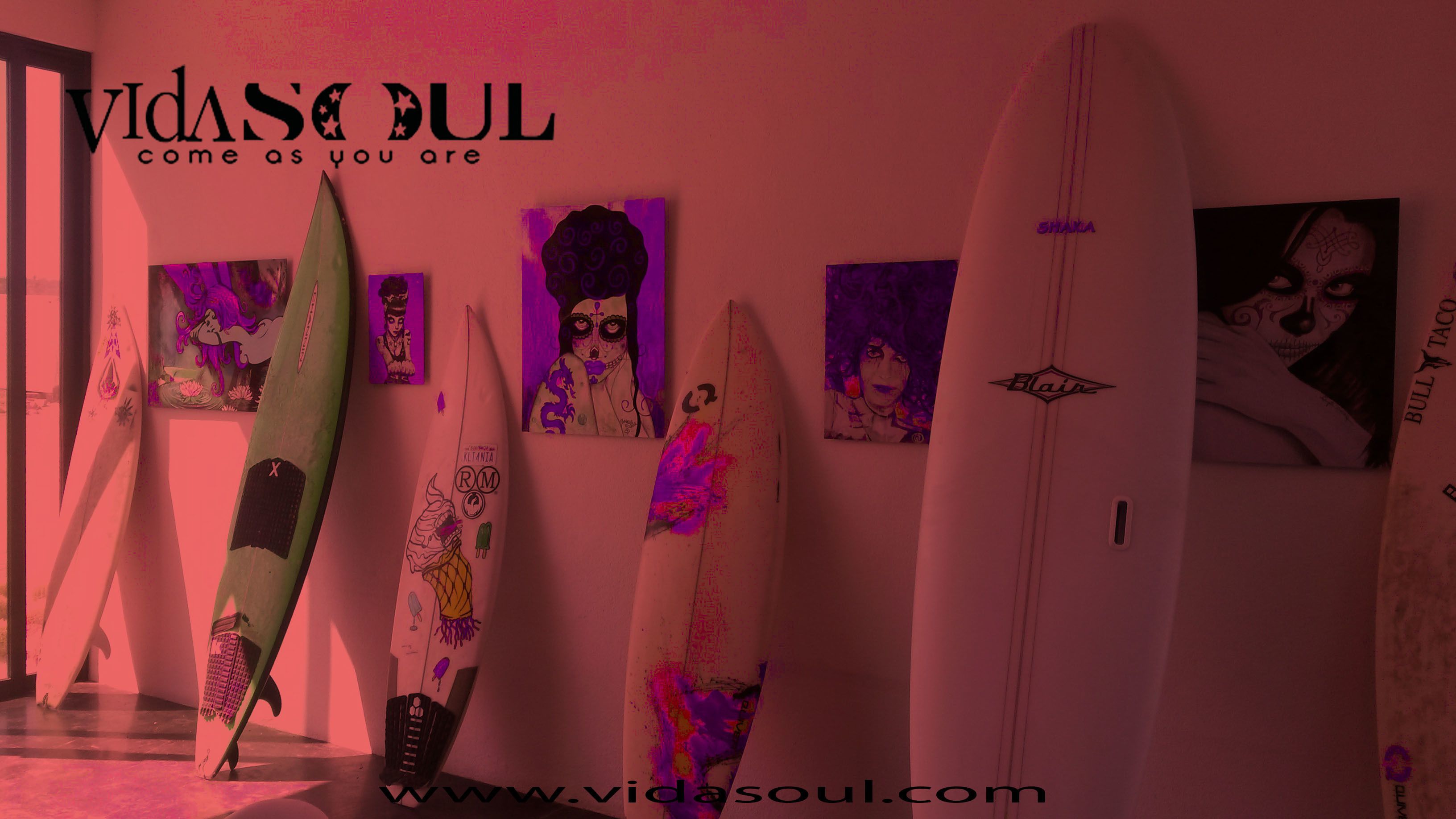 2 bars/lounges, swim-up bar, poolside bar, beach bar