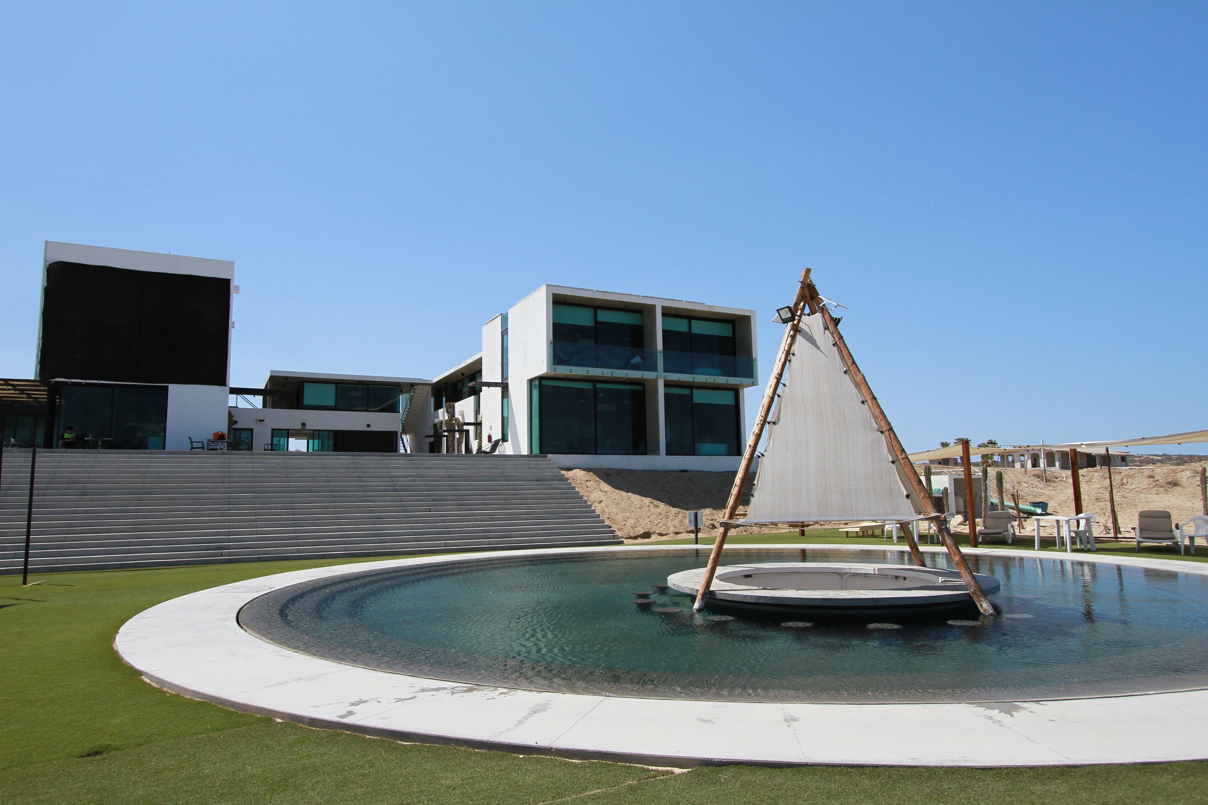 Outdoor pool, pool loungers