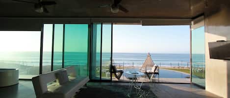 Honeymoon Studio Suite, Sea View