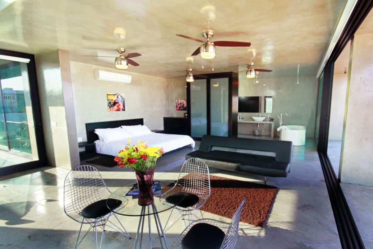 Honeymoon Studio Suite, Sea View