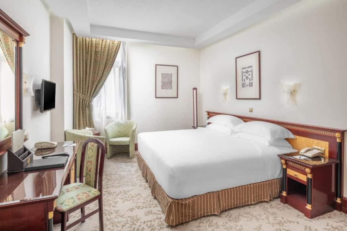 1 bedroom, in-room safe, desk, iron/ironing board