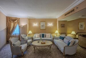 Family Suite | 1 bedroom, in-room safe, desk, iron/ironing board