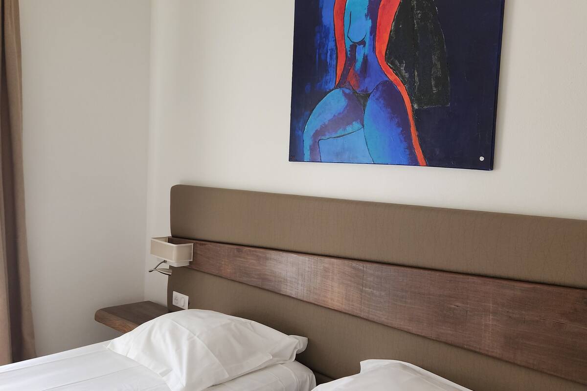 standard room | 1 bedroom, in-room safe, desk, blackout curtains