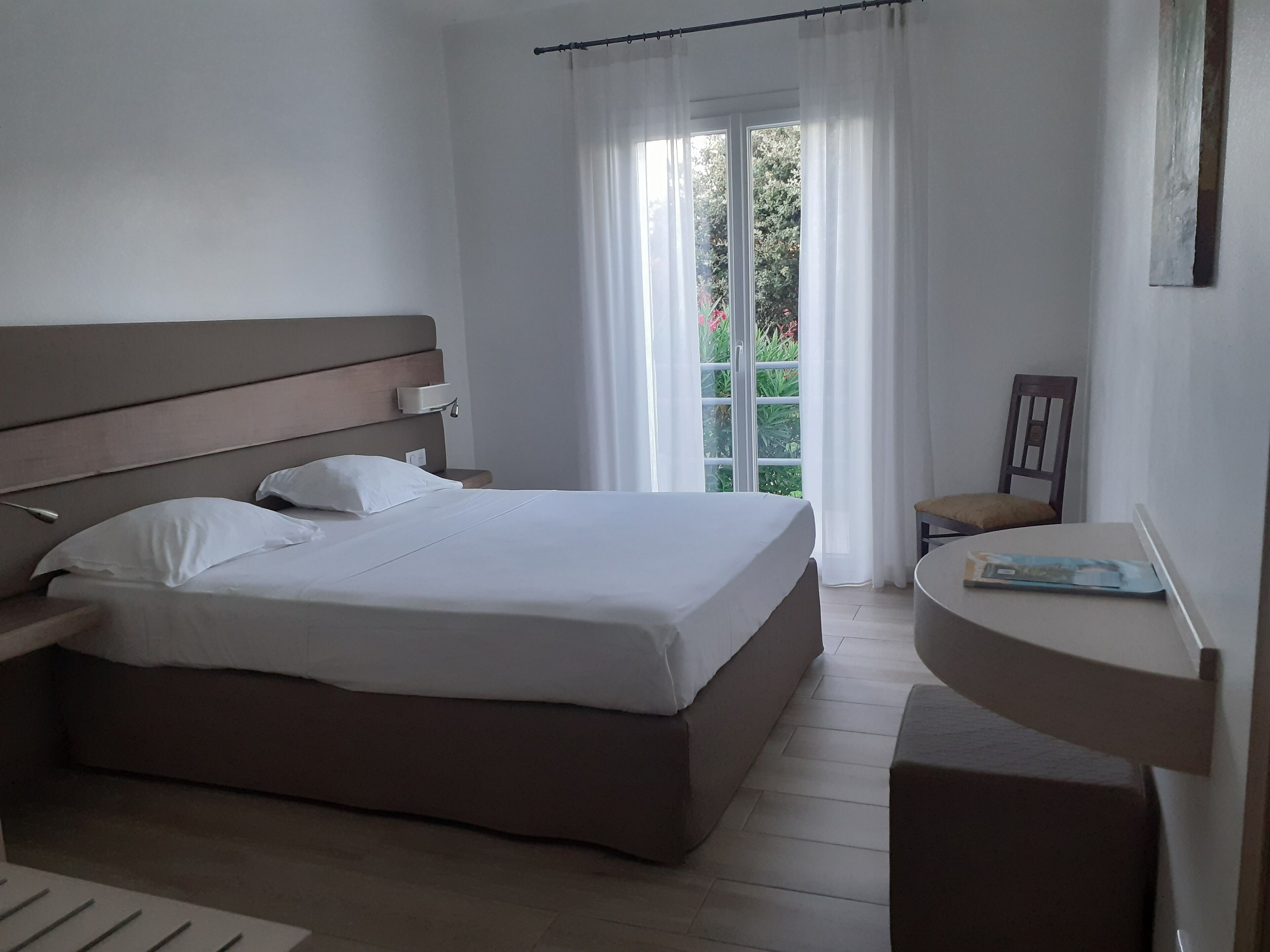 comfort room | 1 bedroom, in-room safe, desk, blackout curtains