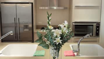 Executive Apartment, 2 Bedrooms | Private kitchen | Fridge, microwave, dishwasher