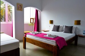 Suite | Desk, laptop workspace, soundproofing, free WiFi