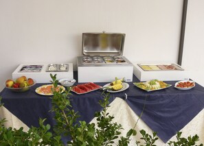 Free daily continental breakfast
