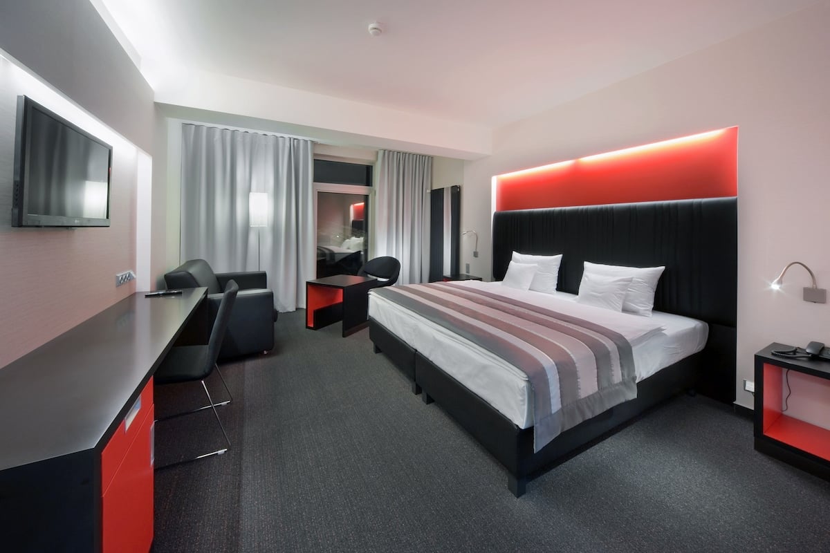 Premium bedding, Select Comfort beds, minibar, in-room safe