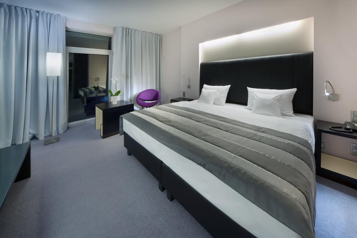 suite | premium bedding, select comfort beds, minibar, in-room safe