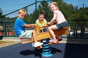 Children’s play area – outdoor