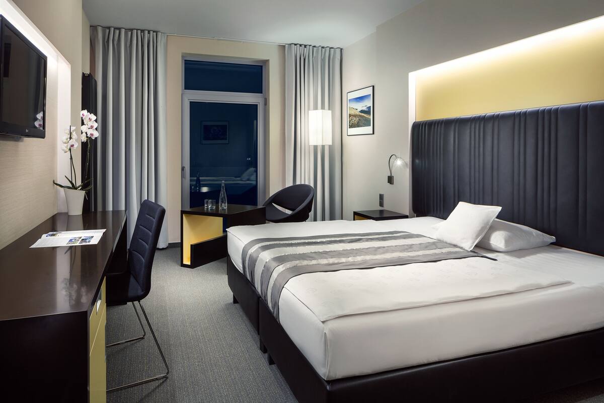Premium bedding, Select Comfort beds, minibar, in-room safe