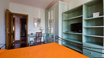 Individually decorated, individually furnished, soundproofing, free WiFi