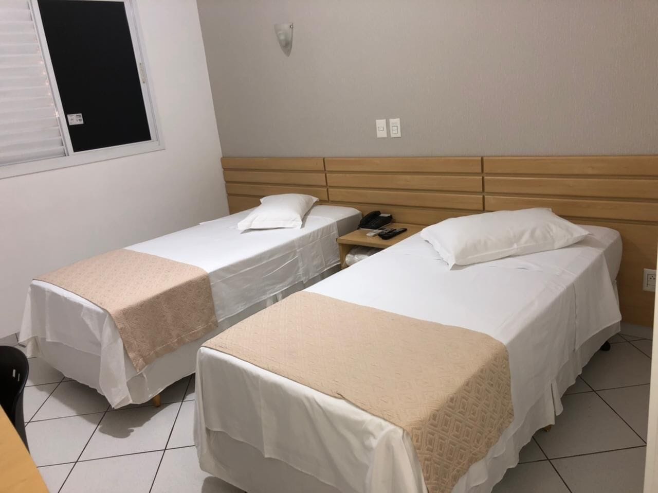 deluxe twin room | minibar, in-room safe, desk, laptop workspace