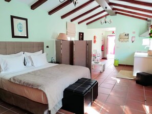 Studio | Individually decorated, individually furnished, blackout drapes - Artvilla (Cadaval)