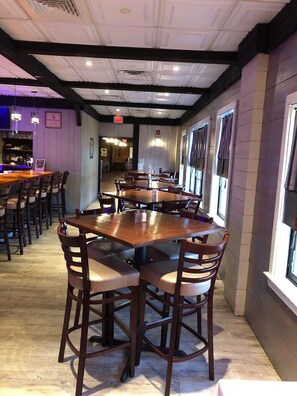 Bar (on property) - John Carver Inn & Spa (Plymouth)