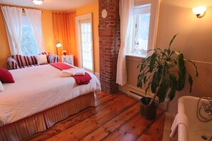 Superior kamer, 1 queensize bed, balkon, uitzicht op tuin (Somptueuse) | Donsdekens, individueel gedecoreerd, individueel gemeubileerd