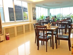 Colazione a buffet, servita tutte le mattine (150 THB a persona) 