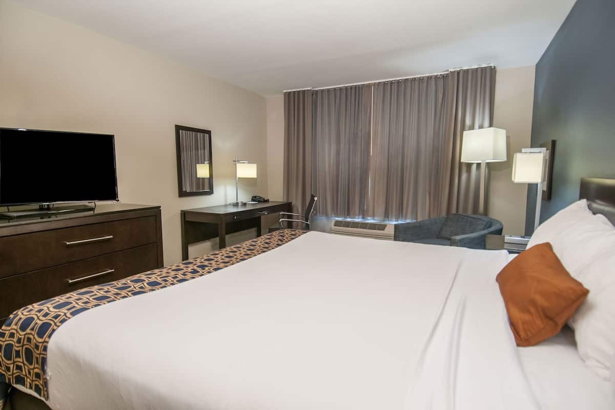 1 bedroom, premium bedding, in-room safe, desk