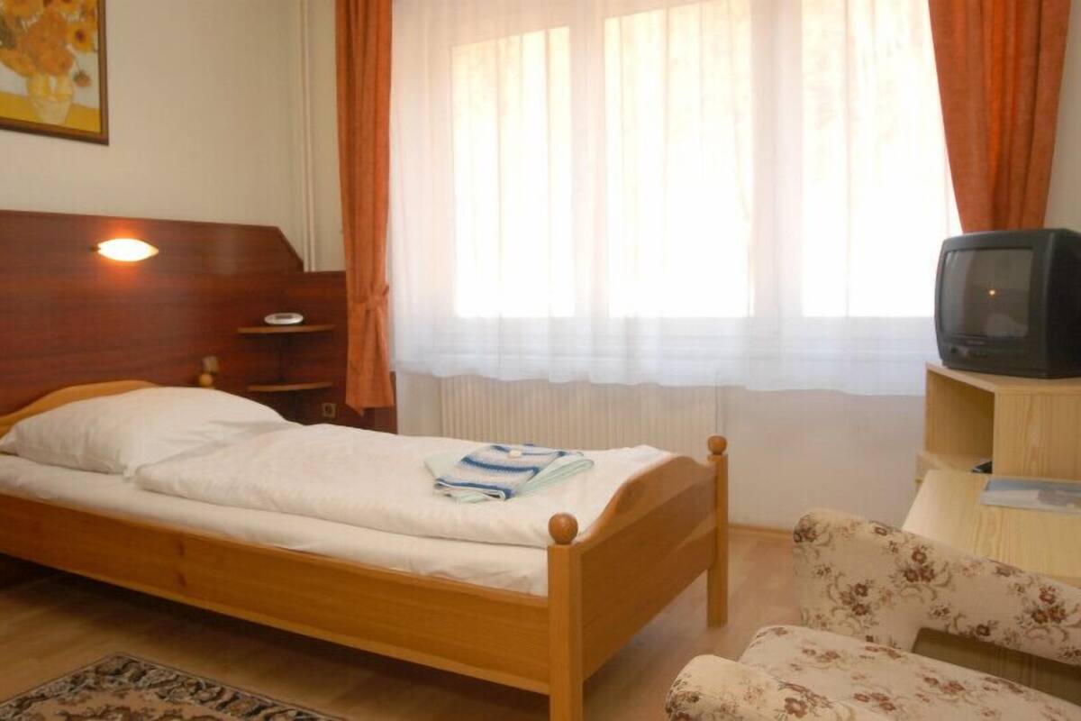Single Room | Cribs (free), rollaway beds (surcharge), WiFi (free)