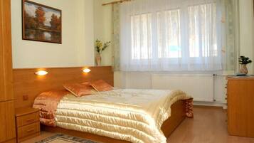 Double or Twin Room | Free cribs/infant beds, rollaway beds, free WiFi